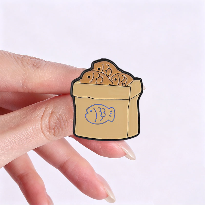 Broche en émail motif poisson  - Tteokbokki Rice Cake avis et prix